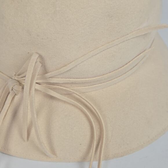 Vintage Frank\'s Girl Ivory Wool Felt Cloche Hat Designed by Frank Olive main image 6